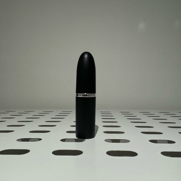 MAC Cosmetics M·A·CXIMAL Silky Matte Lipstick -  Lady Danger - Picture 3 of 4